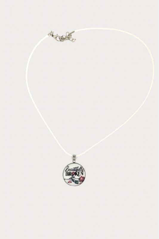 Ketting beautifully broken